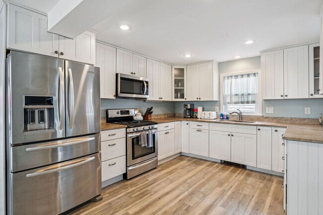 Building Photo - 2 Dover Ave