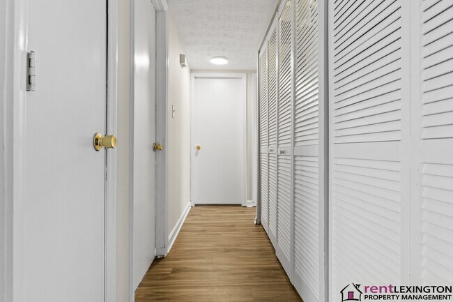 Building Photo - 3966 Northampton Dr