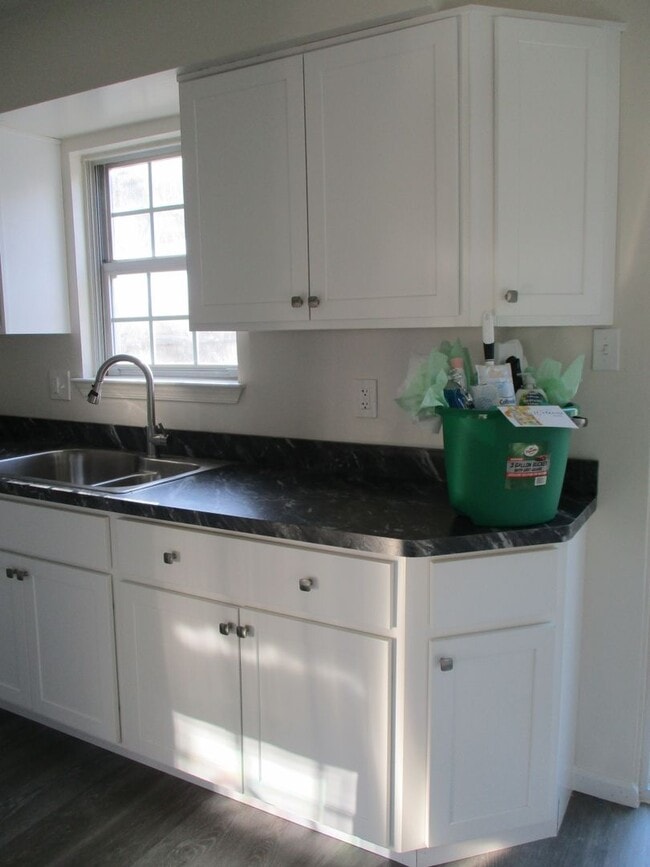 Building Photo - 3BR Townhome in Northampton School District