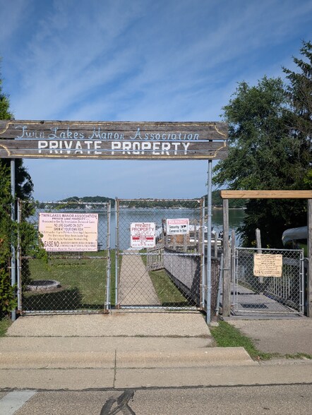 Building Photo - 605 Vincent Rd