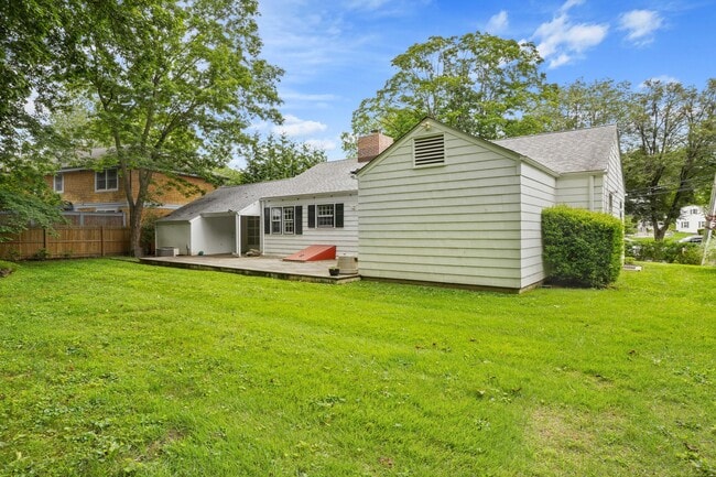 Building Photo - 35 Skylark Rd