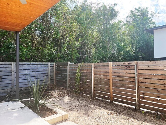 Building Photo - 2101 Montopolis Dr