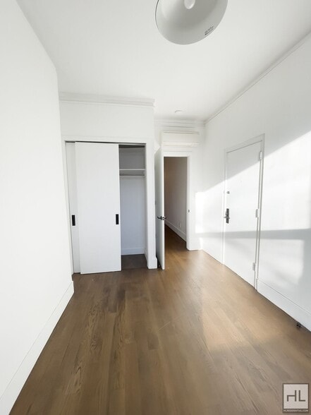 Building Photo - Carroll Gardens 3-Bed 1 Bath