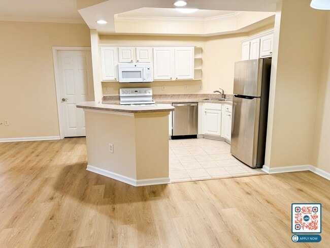 Building Photo - Beautiful 2 bedroom/2 bathroom Resort-Style Living Minutes from Beaches & Golf