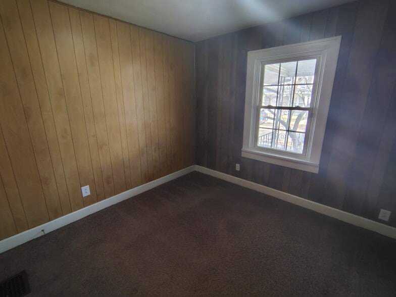 Building Photo - 2439 Chase St