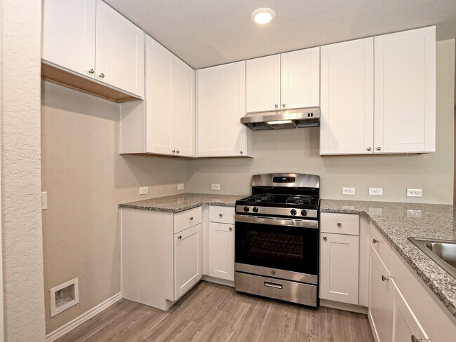Building Photo - 1667 SF Home in Hidden Trails - 4 BR /2 BA...