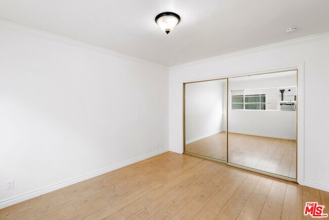 Building Photo - 628 Huntley Dr