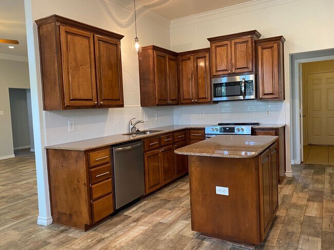 Building Photo - 4 BEDROOM IN RED ROCK, BELTON ISD