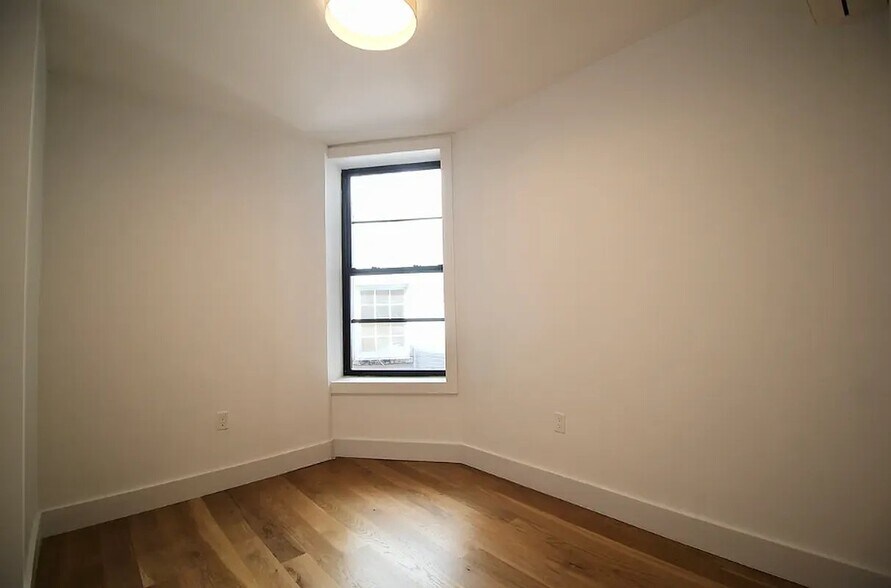 Building Photo - 223 E 93rd St