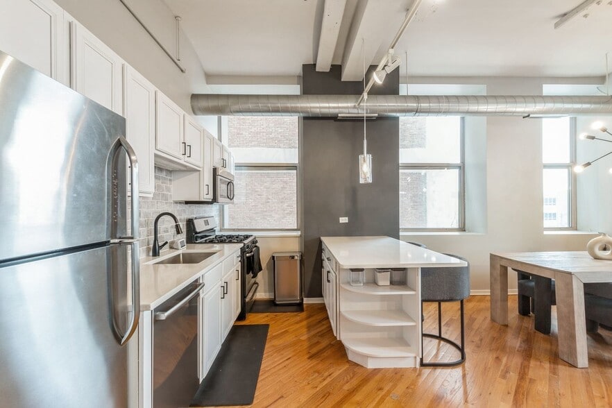 Building Photo - 500 S Clinton St