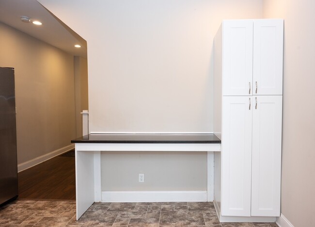 Kitchen Breakfast Bar & Cabinets - 432 Stoddart Ave