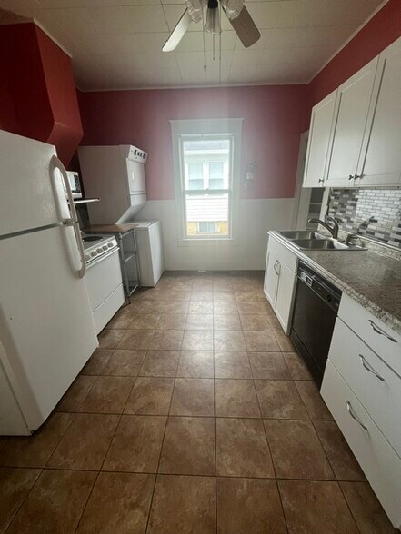 Building Photo - 1009 W Neely Ave
