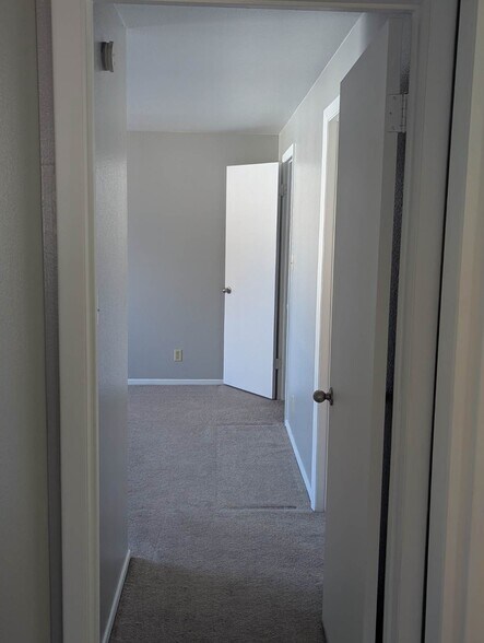 Building Photo - 1530 Chester Sq