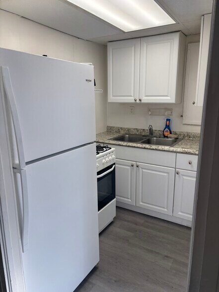 Building Photo - 303 Indian Hills Dr