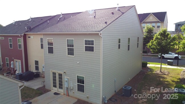 Building Photo - 3027 Potomac River Pkwy