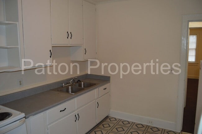 Building Photo - 1401 Kinderway &amp; 4300-4302 Wentworth -...