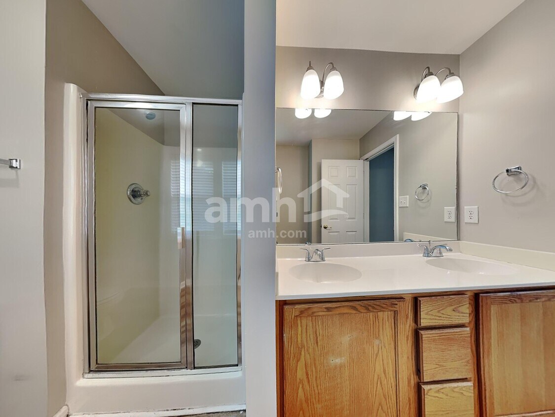 Building Photo - 3357 Hawick Commons Dr