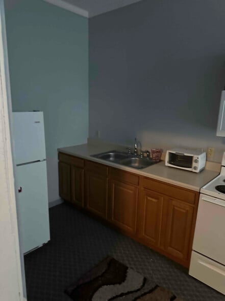 Building Photo - 379 Broad St