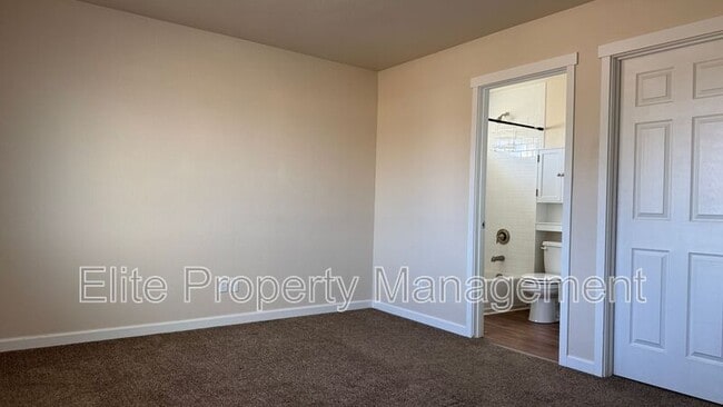 Building Photo - 983 S Palomar Dr