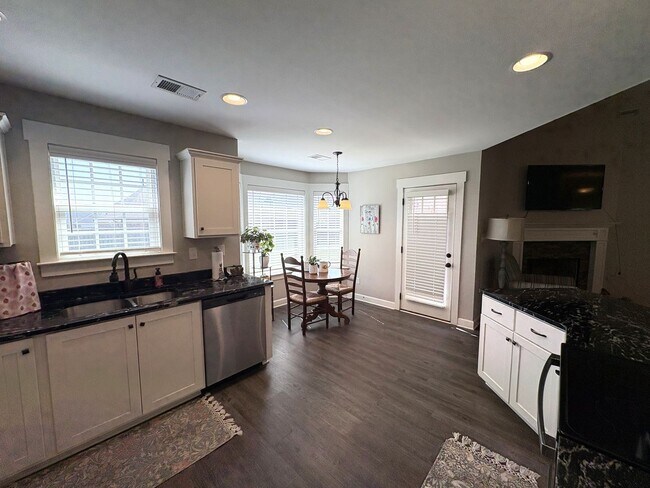 Building Photo - 3384 Shandy Rd