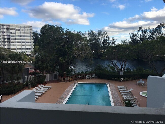 Building Photo - 1200 NE Miami Gardens Dr