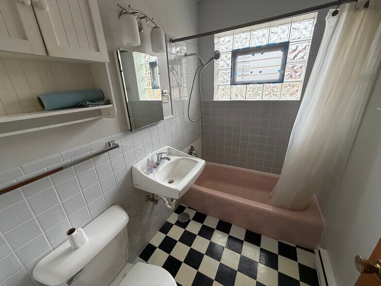 Bathroom - 17828 Park Ave