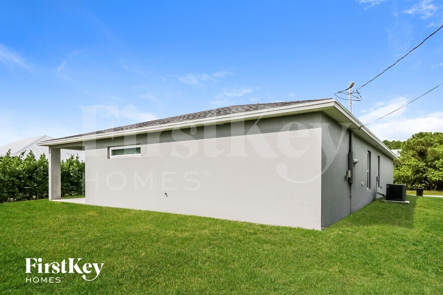 Building Photo - 1771 SW Bismarck St