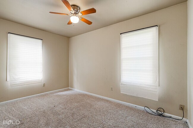 Building Photo - 1219 Olwen Dr