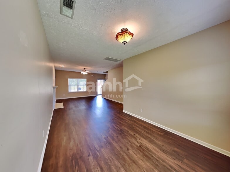 Building Photo - 1160 Shire Dr