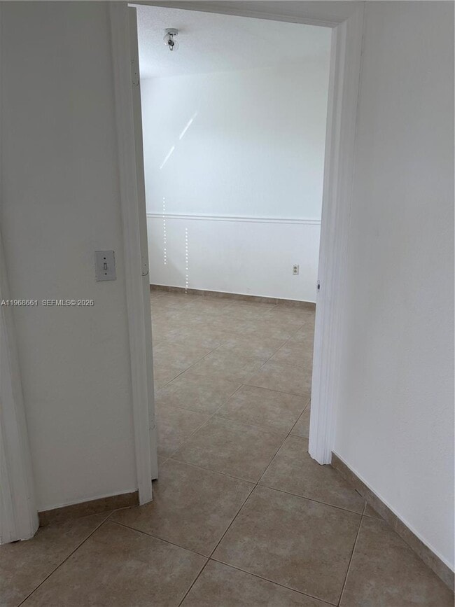 Building Photo - 9300 Fontainebleau Blvd