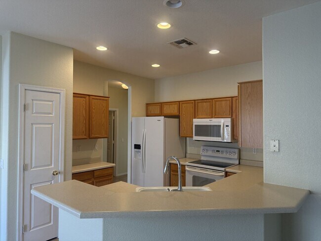 Building Photo - 4 Bedroom in San Tan Ranch, Gilbert!