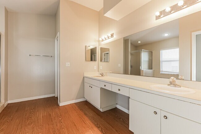 Building Photo - 1702 Erin Brooke Dr