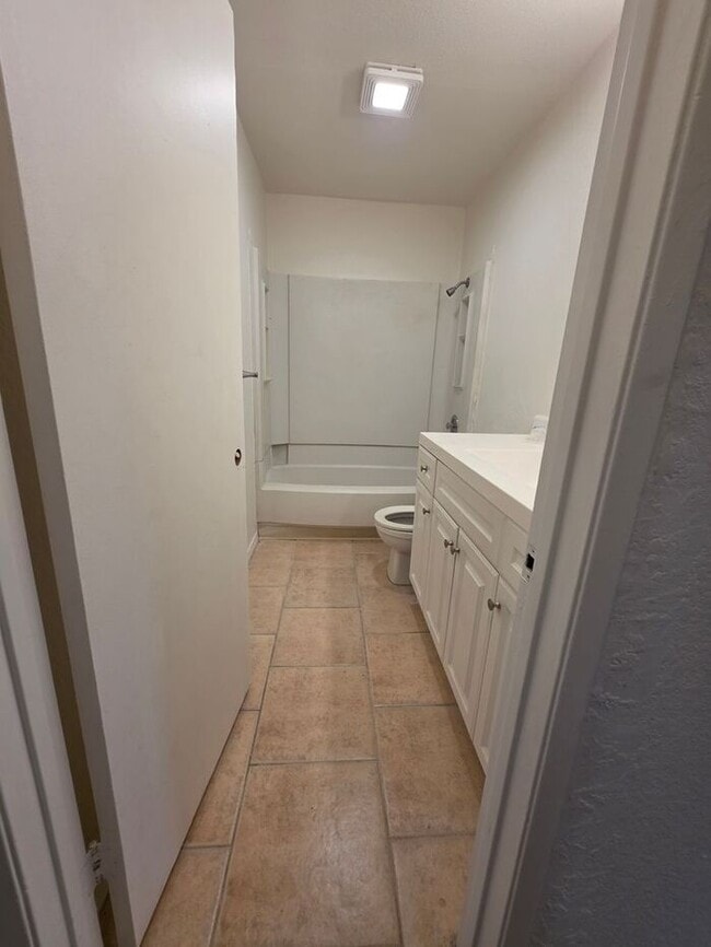 Building Photo - 1/2 off 1st Months Rent!! Summer Special on Santa Margarita (3BR/2BA)