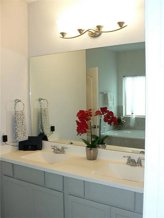 Building Photo - Coming Soon 4BR/2.5BA w/ Fenced Yard + Assigned Parking in Round Rock, TX