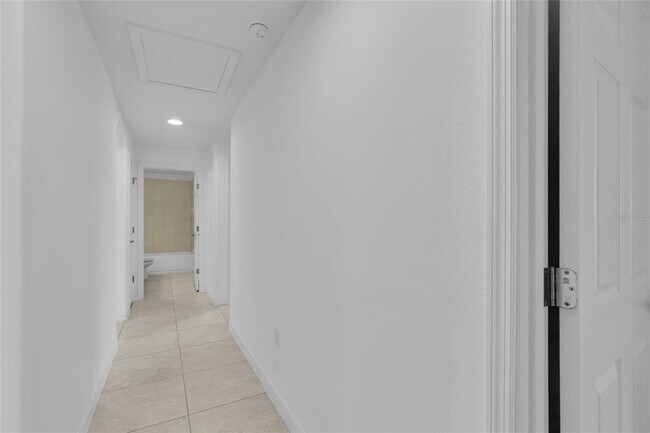 Building Photo - 13 Llovera Pl