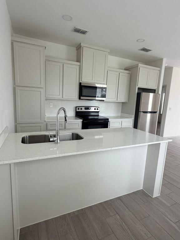 Building Photo - 1504 Shavano Dr