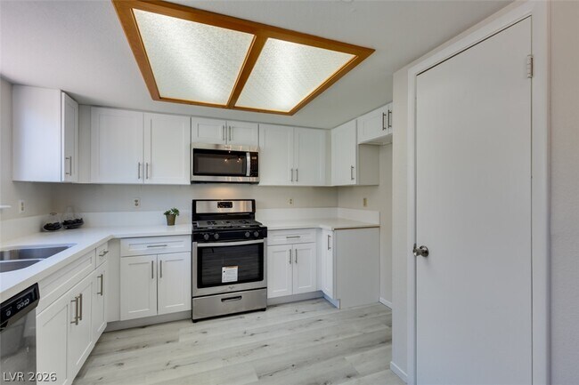 Building Photo - 582 Searchlight Dr
