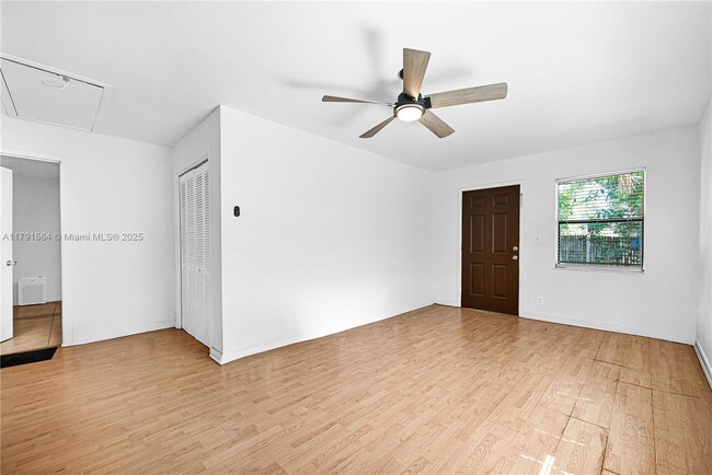 Building Photo - 1016 NE 33rd St
