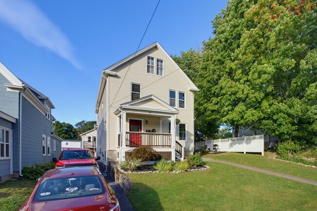 Building Photo - 56 1/2 Fruit St