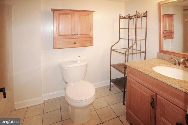 Building Photo - 3801 Ridge Knoll Ct