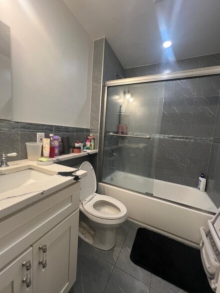 Building Photo - 12 Newcomb Pl