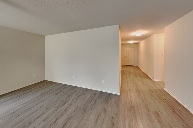 Building Photo - 7605 Lake Vista Way