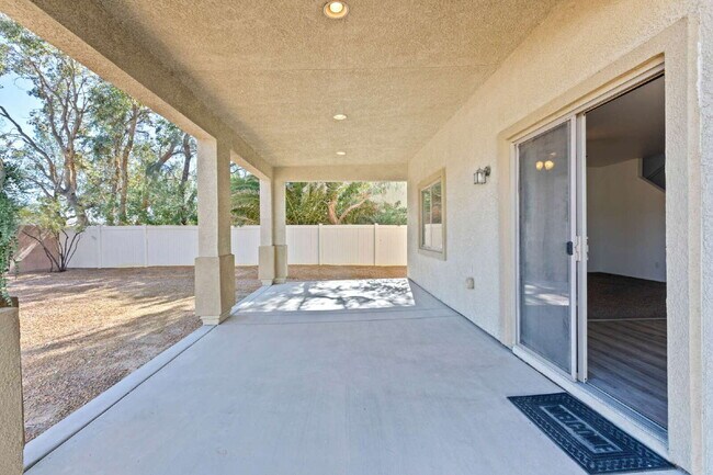 Building Photo - "Spacious 3-Bedroom Oasis with 2.5 Baths on Grandmother Hat Street, North Las Vegas!"