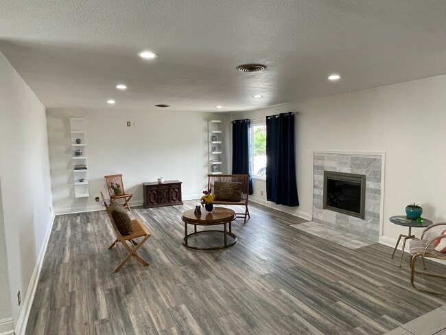 Building Photo - 1662 Sombrero Dr