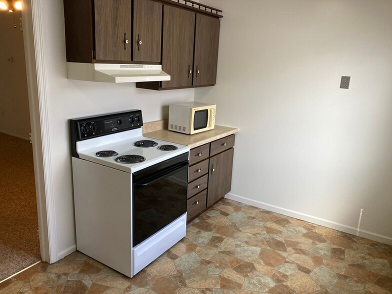 Building Photo - 2275 N Cable Rd