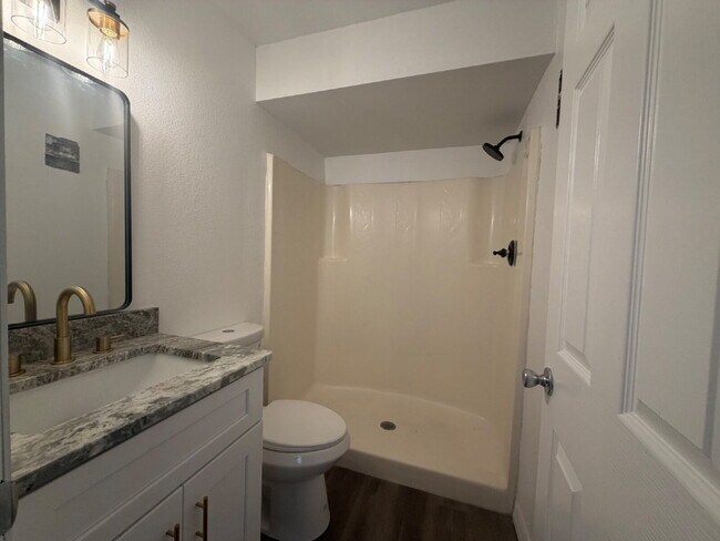 Building Photo - "Charming 2-Bed, 2-Bath Condo Retreat in Punta Gorda's Prime Location - 950 Sq Ft of Comfort!"