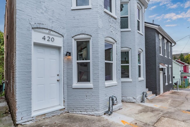 Primary Photo - 420-422 Walnut St