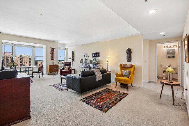 Building Photo - 77 S Evergreen Ave
