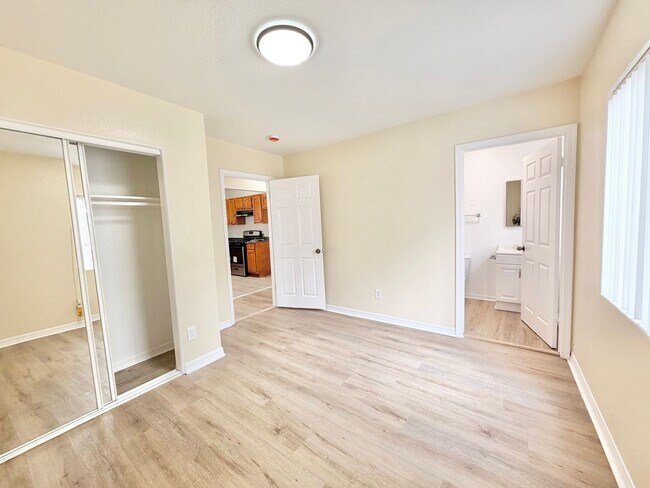 Building Photo - 138 W 93rd St