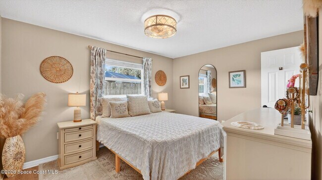 Building Photo - 425 Via Valencia Ct